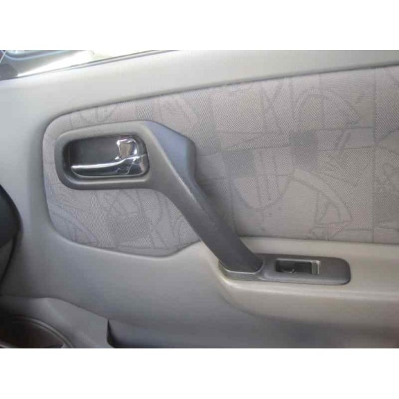 nissan primera berlina (p11) del año 2000