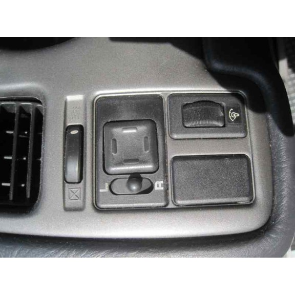 nissan primera berlina (p11) del año 2000