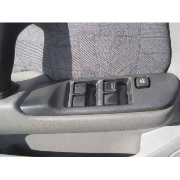 nissan primera berlina (p11) del año 2000