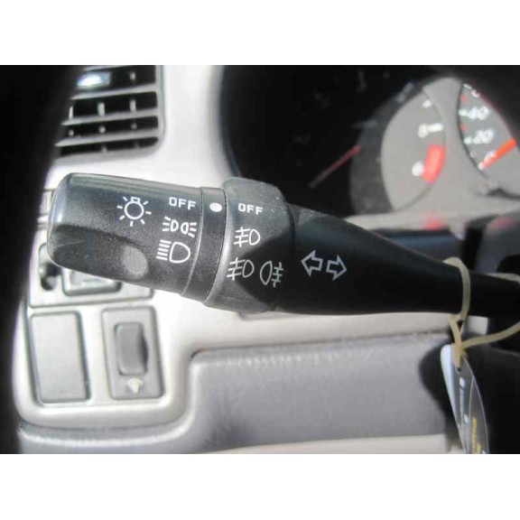 nissan primera berlina (p11) del año 2000