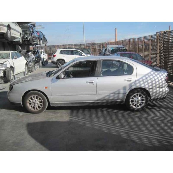 nissan primera berlina (p11) del año 2000