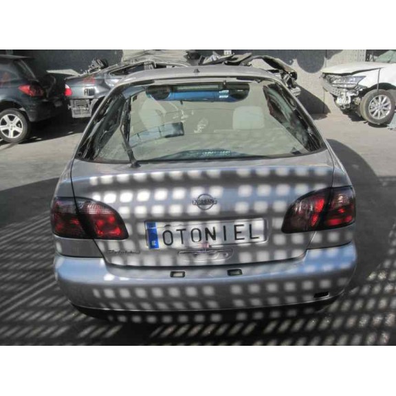 nissan primera berlina (p11) del año 2000