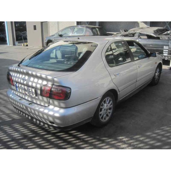 nissan primera berlina (p11) del año 2000
