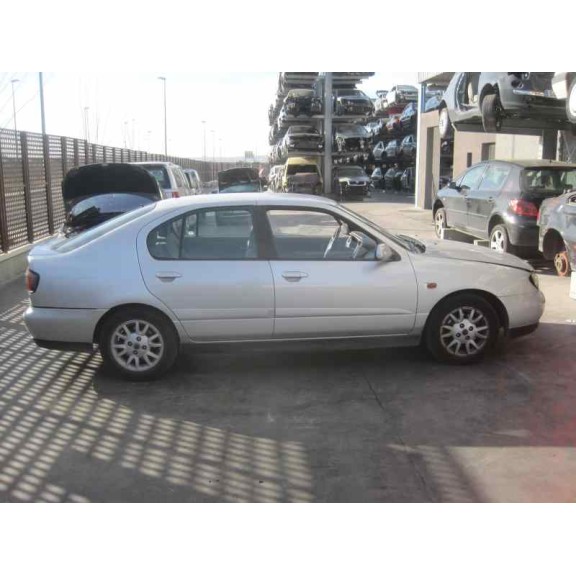 nissan primera berlina (p11) del año 2000