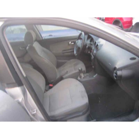 seat ibiza (6l1) del año 2002