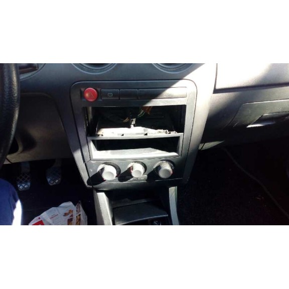 seat ibiza (6l1) del año 2003