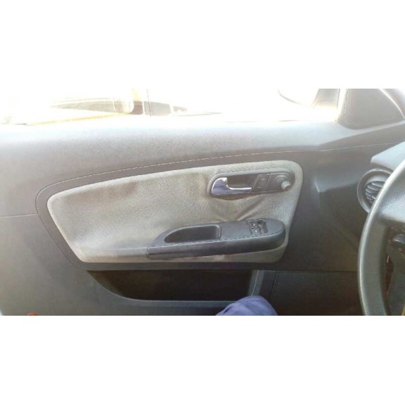 seat ibiza (6l1) del año 2003