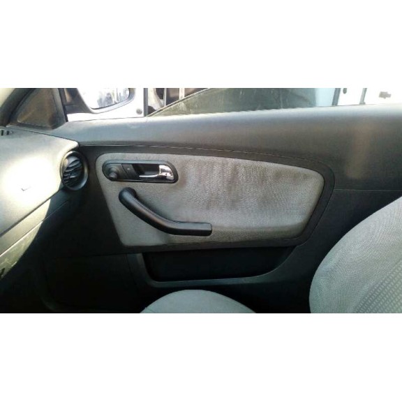 seat ibiza (6l1) del año 2003