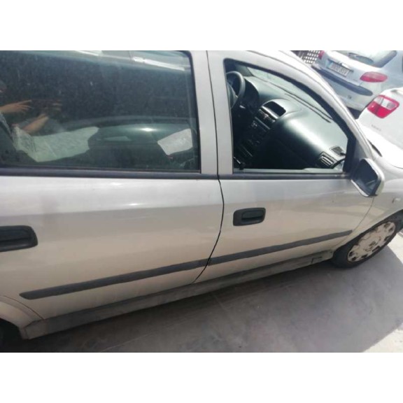 opel astra g berlina del año 2001