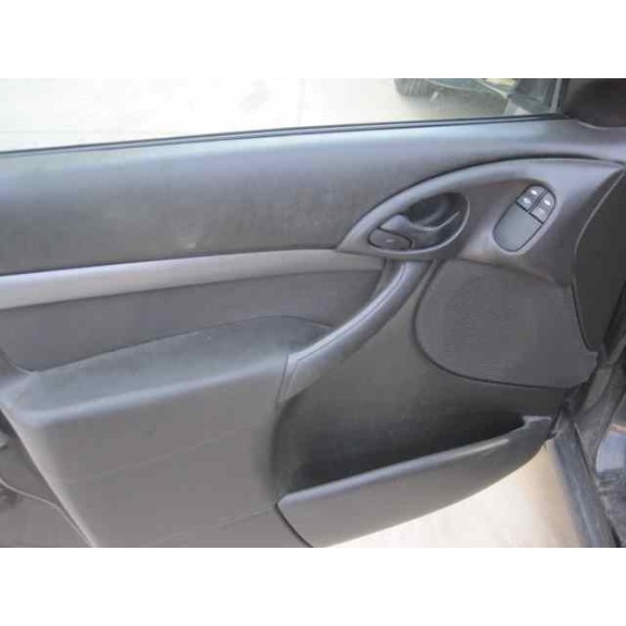 ford focus berlina (cak) del año 2001