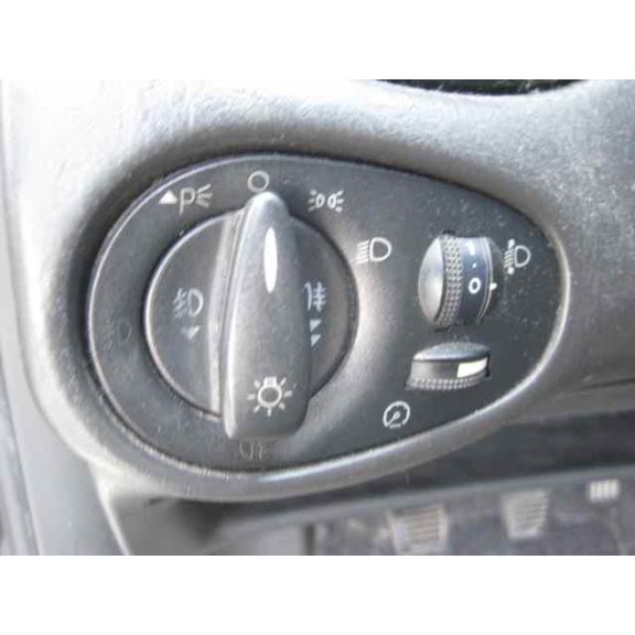 ford focus berlina (cak) del año 2001