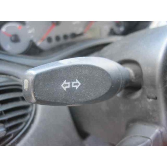 ford focus berlina (cak) del año 2001