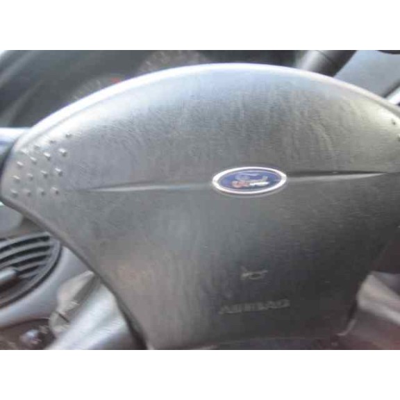 ford focus berlina (cak) del año 2001