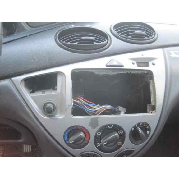 ford focus berlina (cak) del año 2001