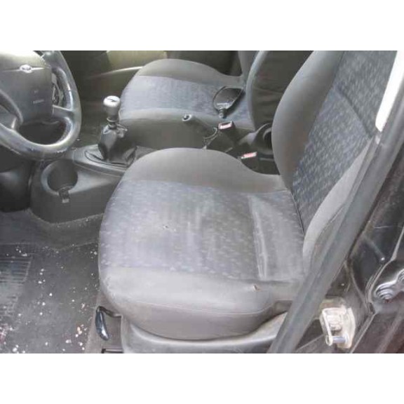 ford focus berlina (cak) del año 2001