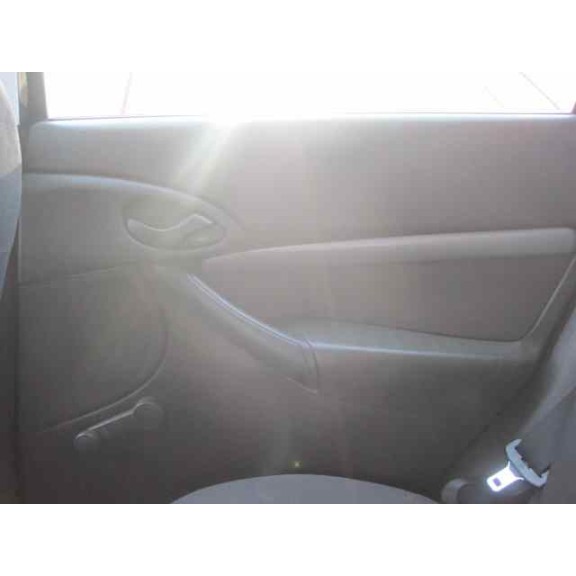 ford focus berlina (cak) del año 2001