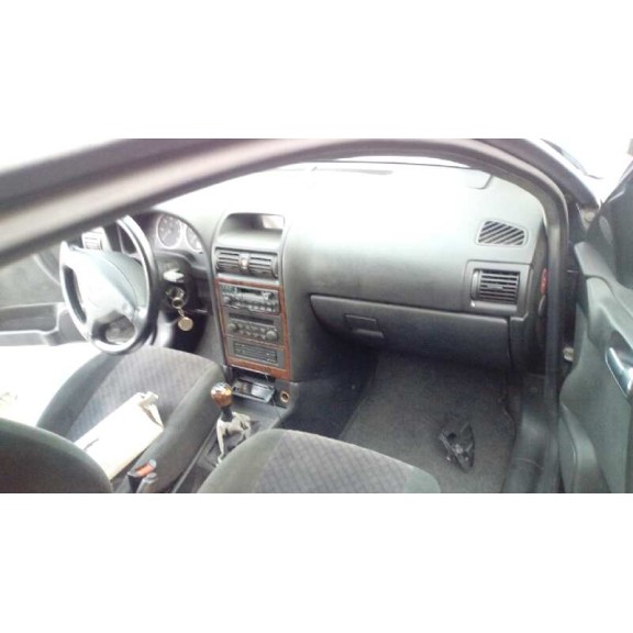 opel astra g berlina del año 2002