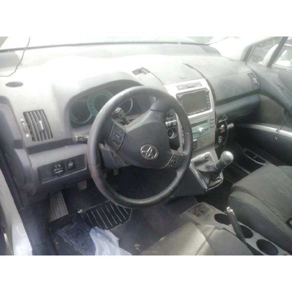 toyota corolla verso (r1) del año 2004
