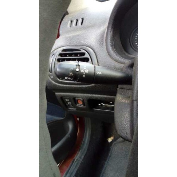 peugeot 206 berlina del año 2002