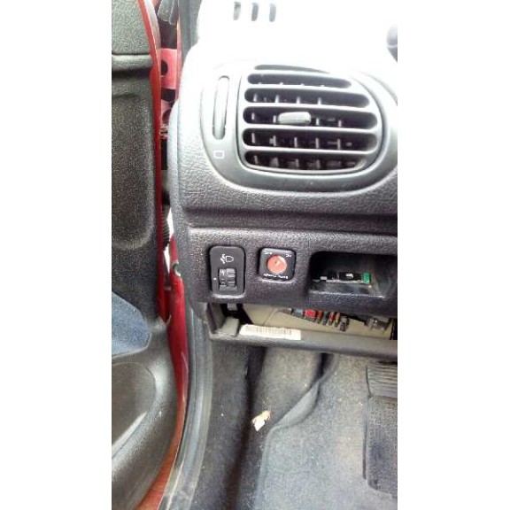 peugeot 206 berlina del año 2002