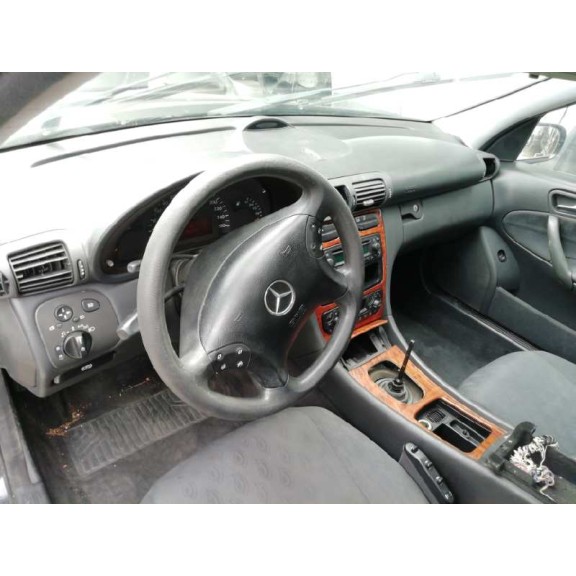 mercedes-benz clase c (w203) berlina del año 2003