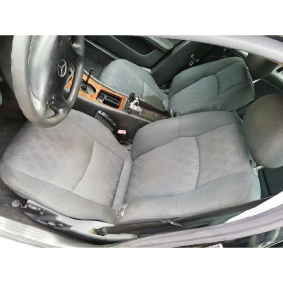 mercedes-benz clase c (w203) berlina del año 2003