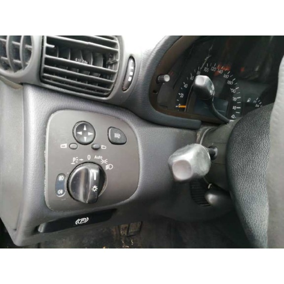 mercedes-benz clase c (w203) berlina del año 2003