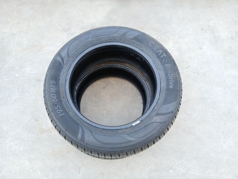 Recambio de neumatico para peugeot 207 referencia OEM IAM 195-60-15 88H X2 CEAT 2024
