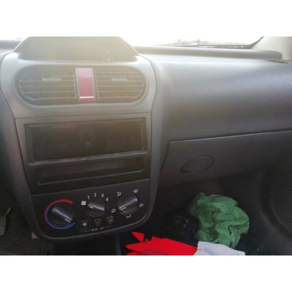 opel corsa c del año 2002