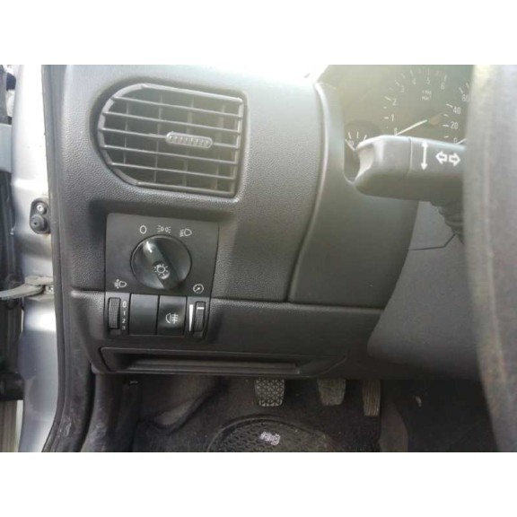 opel corsa c del año 2002