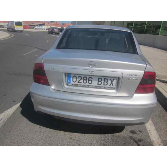 opel vectra b berlina del año 2000