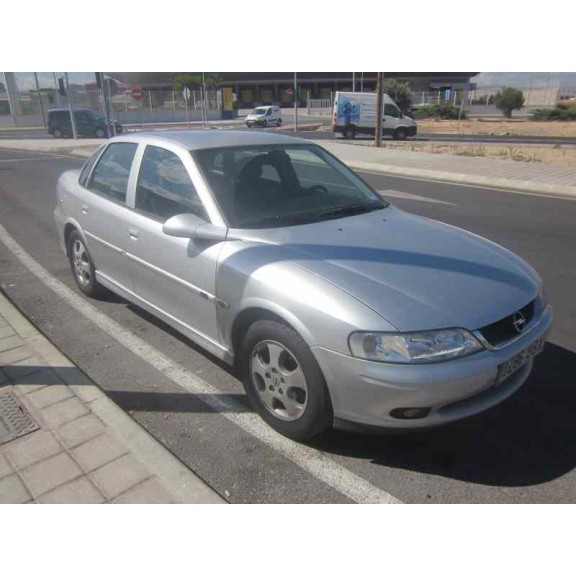 opel vectra b berlina del año 2000