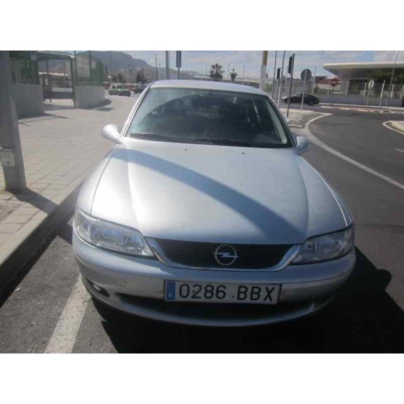 opel vectra b berlina del año 2000
