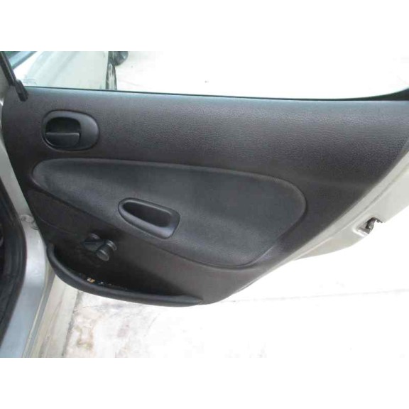 peugeot 206 berlina del año 2004