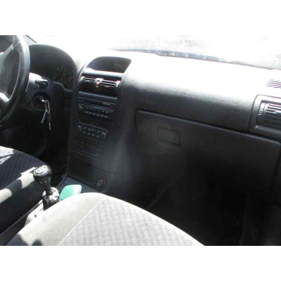 opel astra g berlina del año 2002