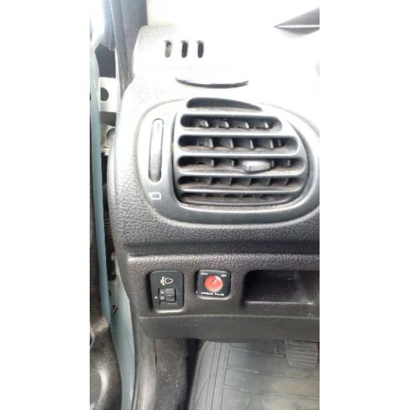 peugeot 206 berlina del año 2003