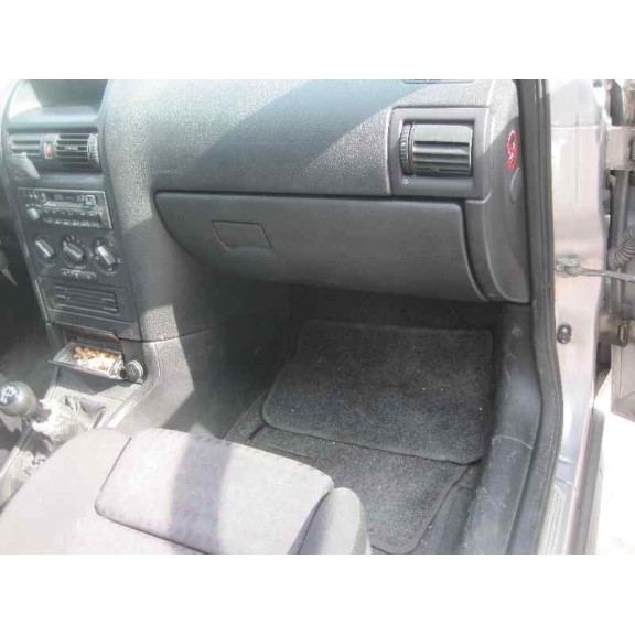 opel astra g berlina del año 2001