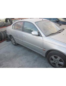 toyota avensis berlina (t 22) del año 2002