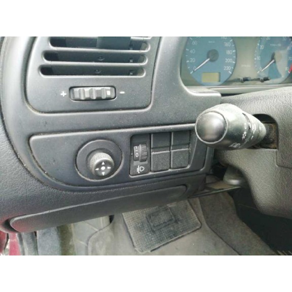 citroën xsara berlina del año 2002