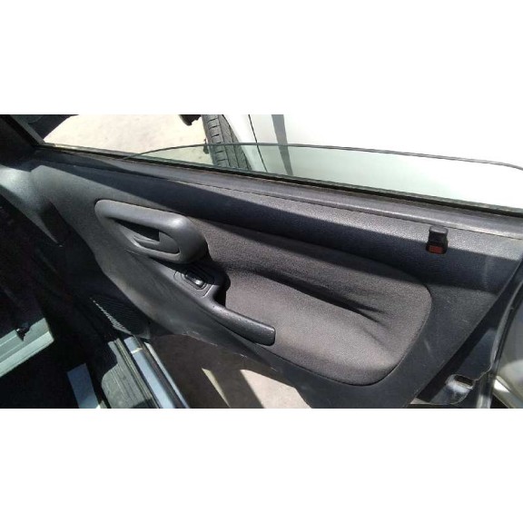 opel corsa c del año 2002