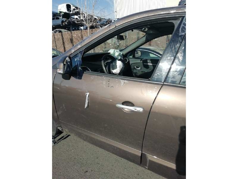 Recambio de puerta delantera izquierda para renault scenic iii grand dynamique referencia OEM IAM   
