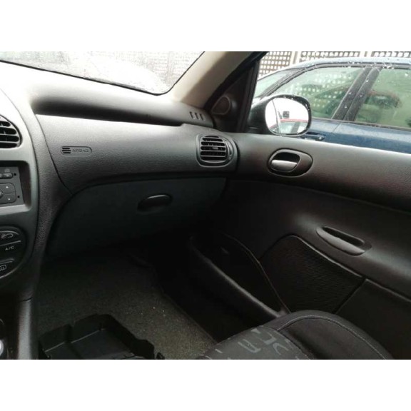 peugeot 206 berlina del año 2004
