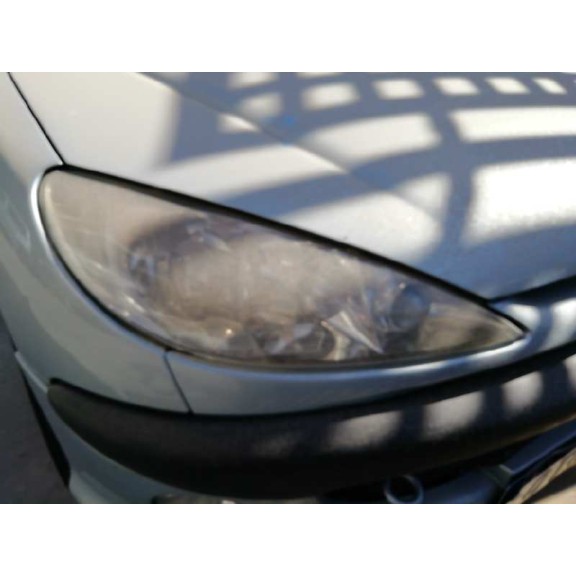 peugeot 206 berlina del año 2001