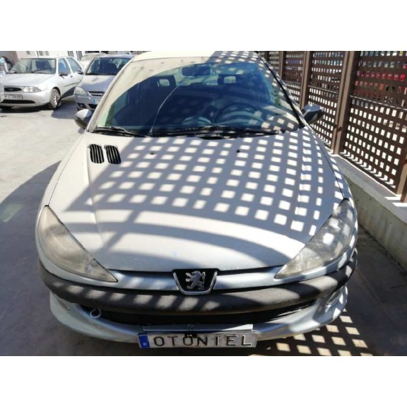 peugeot 206 berlina del año 2001