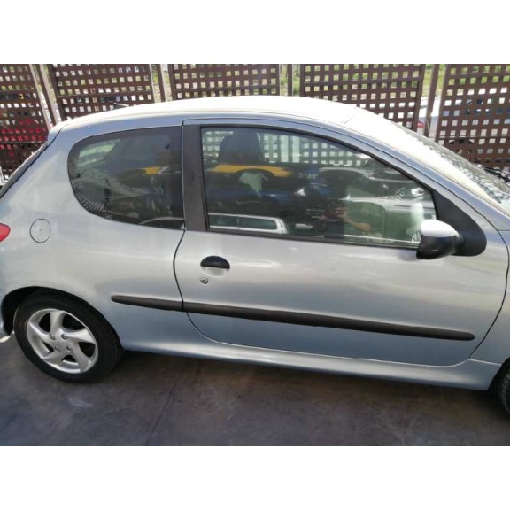 peugeot 206 berlina del año 2001