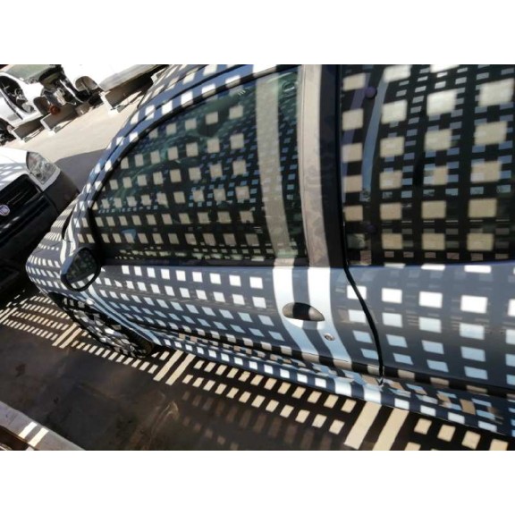 peugeot 206 berlina del año 2001