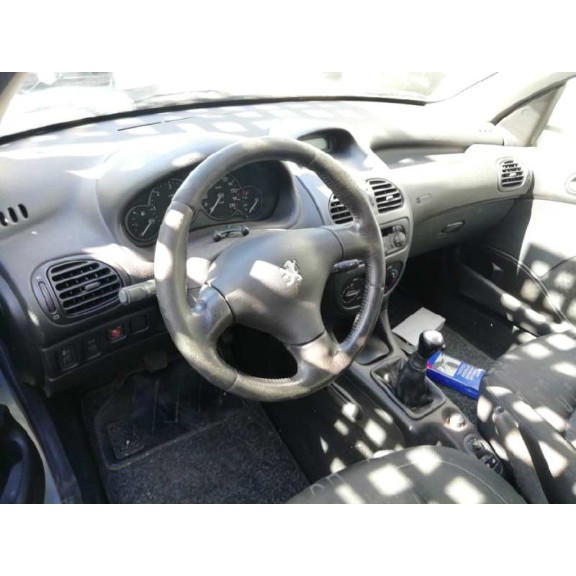 peugeot 206 berlina del año 2001