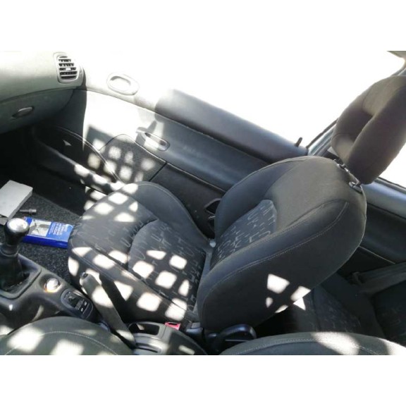 peugeot 206 berlina del año 2001