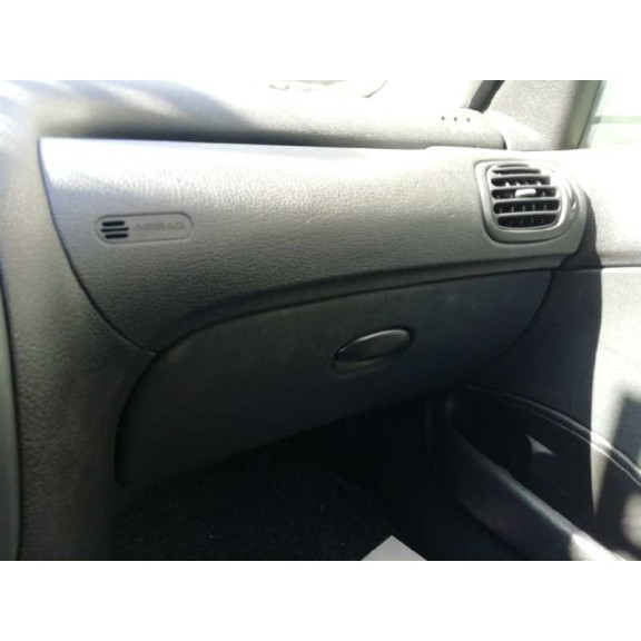 peugeot 206 berlina del año 2001