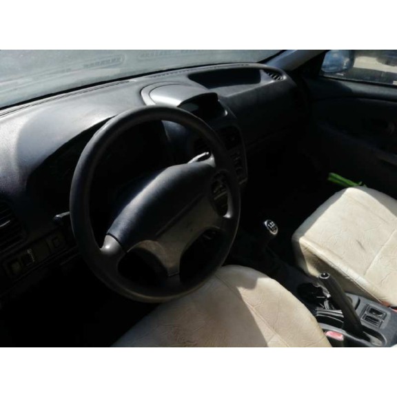 mitsubishi carisma berlina 5 (da0) del año 2000